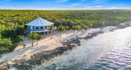 Little Cayman Escape- Leuchtturm Blick auf das Karibische Meer