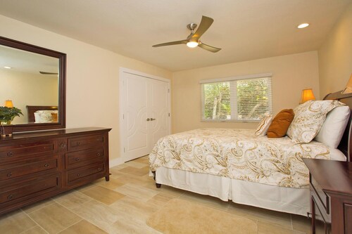 Twin Palms: Barefoot Beach w/ Shallow Snorkeling & 60-ft Pool w/ Heated Spa in R