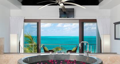 TC Villas -Ocean Edge -Luxe Private Pool & Beach View