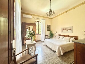 5 chambres, fer et planche à repasser, lit parapluie, Wi-Fi gratuit