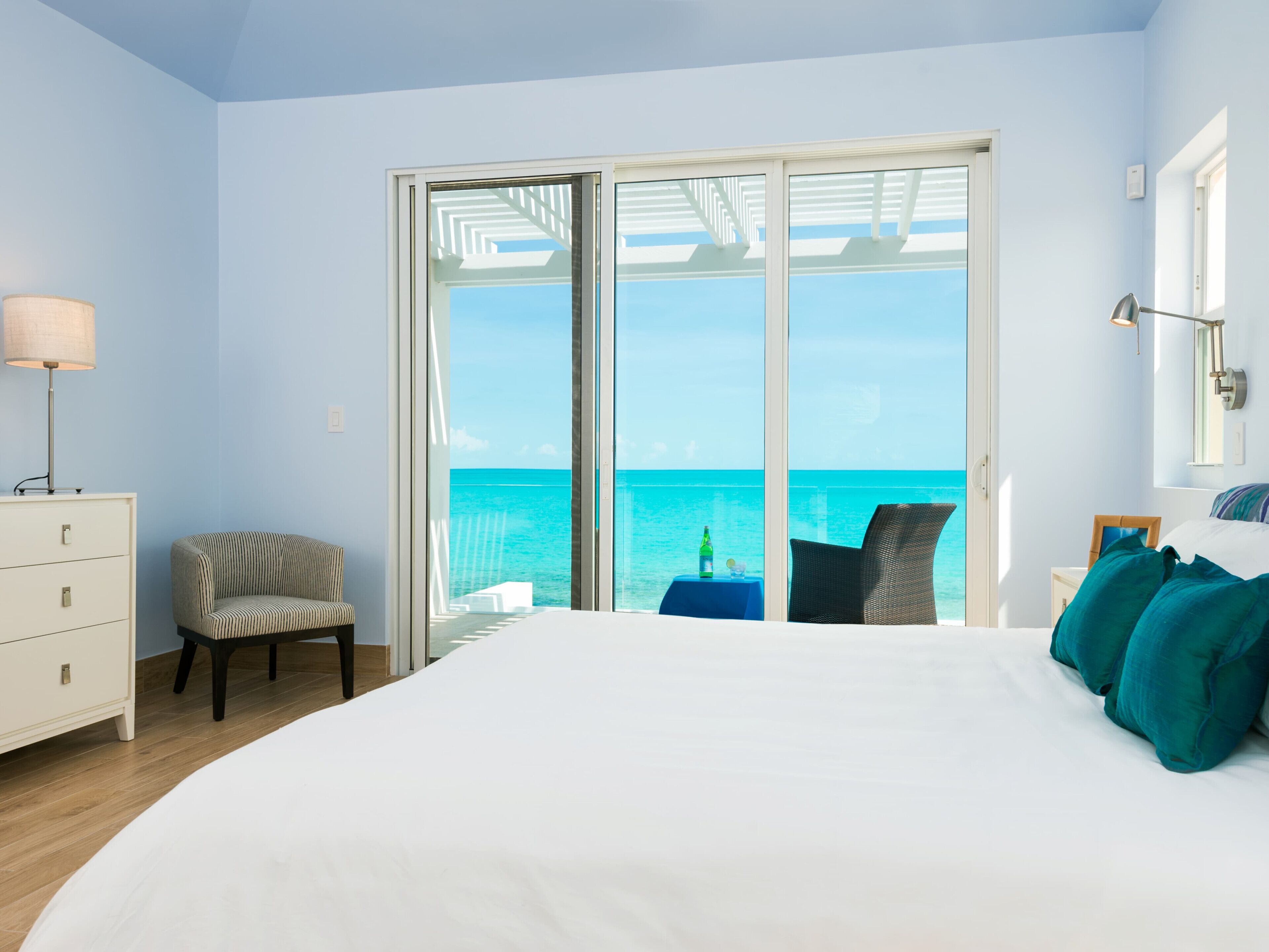 5 chambres, fer et planche à repasser, Wi-Fi, draps fournis