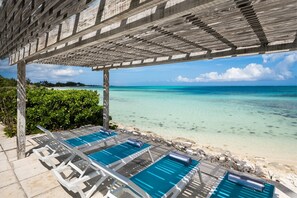 Property grounds - TC Villas -Castaway -Luxury Beachfront for Extended Families & Groups (Providenciales)