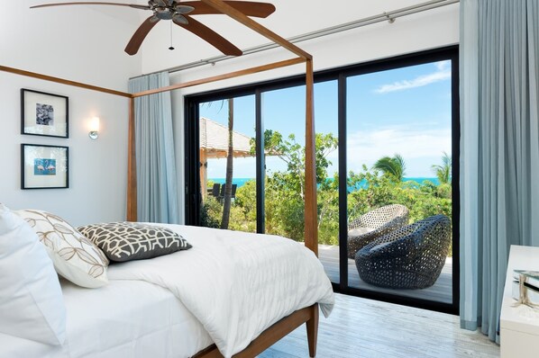 5 bedrooms, iron/ironing board, Internet, bed sheets - TC Villas -Castaway -Luxury Beachfront for Extended Families & Groups (Providenciales)