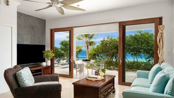 Una televisión, un reproductor estéreo