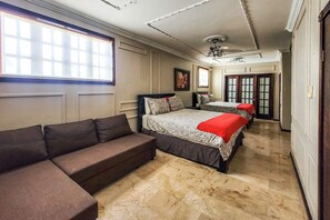 6 bedrooms, iron/ironing board, travel cot, Internet
