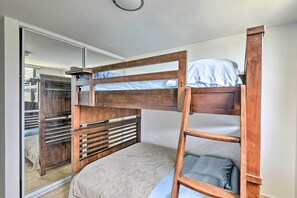 3 bedrooms, internet, bed sheets