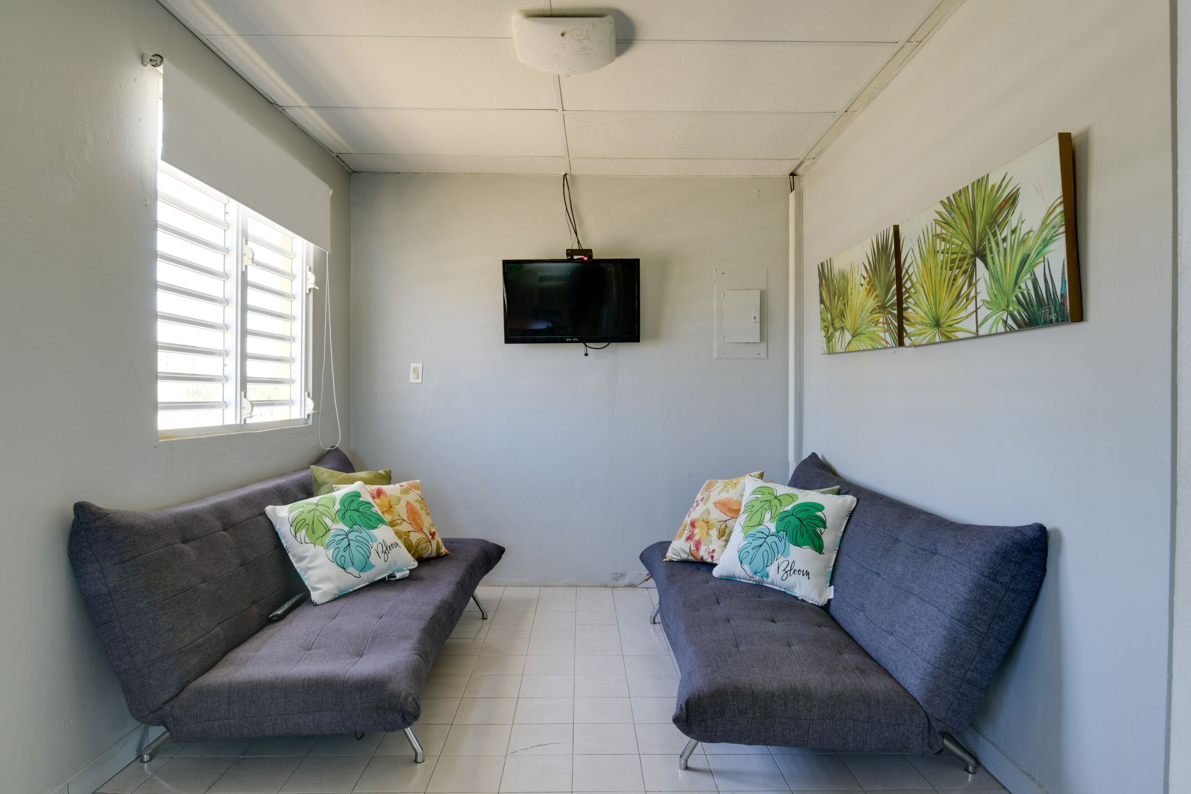 Walk To Isla Verde Beach! Home W/ Heated Pool - San Juan