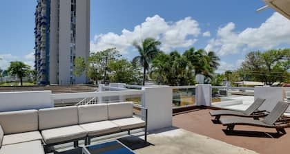 Private Heated Pool: Walk to Isla Verde Beach