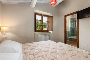 3 bedrooms, iron/ironing board, free WiFi