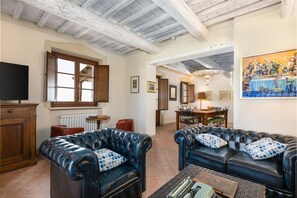 TV, fireplace, table football, stereo