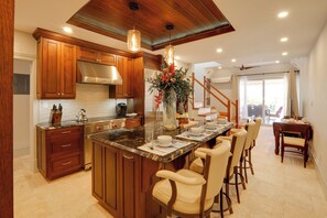 Refrigerador, microondas, parrilla de estufa y lavavajillas 