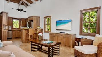 Een televisie en een stereo