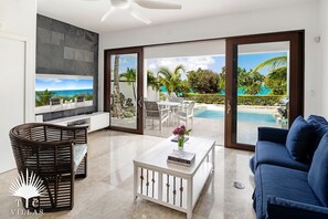 TV, stereo - TC Villas -Sea Edge -Snorkel & Sea View Retreat (Providenciales)