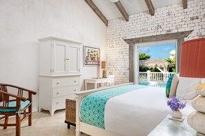 1 habitación, caja de seguridad en la habitación y escritorio 