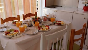 Desayuno típico de la región gratuito y diario