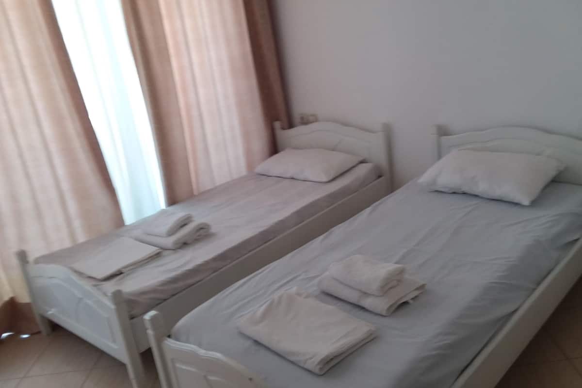 WiFi (free), bed sheets