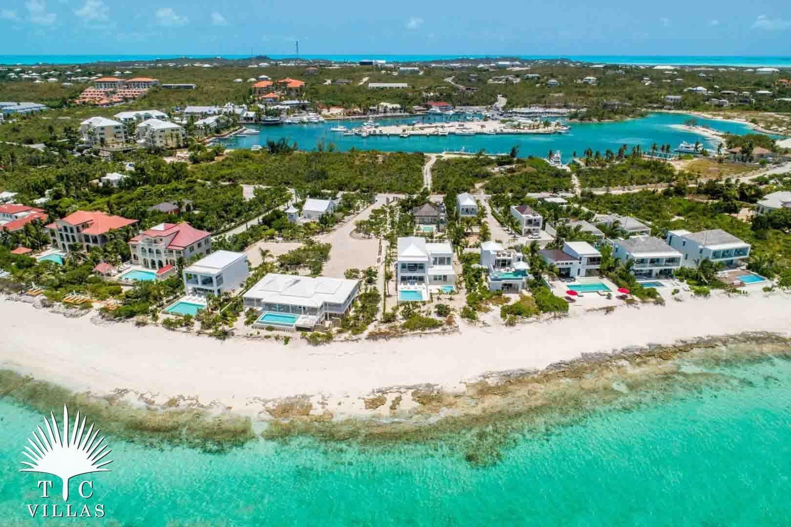 Plage, chaises longues, serviettes de plage