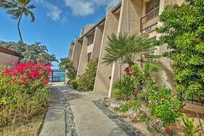 Property grounds - Beachfront St Croix Condo w/ Pool + Lanai! (Christiansted)