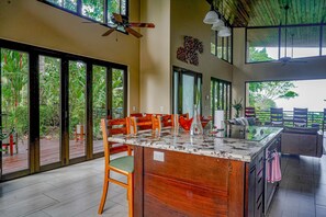 Outdoor dining - Secluded Jungle Retreat with Private Pool, WiFi, & Amazing Views from Every Room (Uvita)