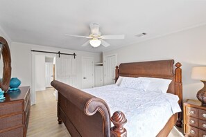 4 dormitorios, tabla de planchar con plancha, wifi gratis y ropa de cama