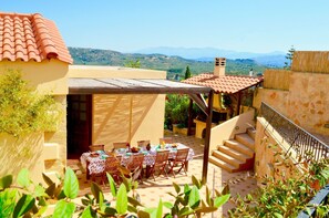 تناول الطعام بالخارج