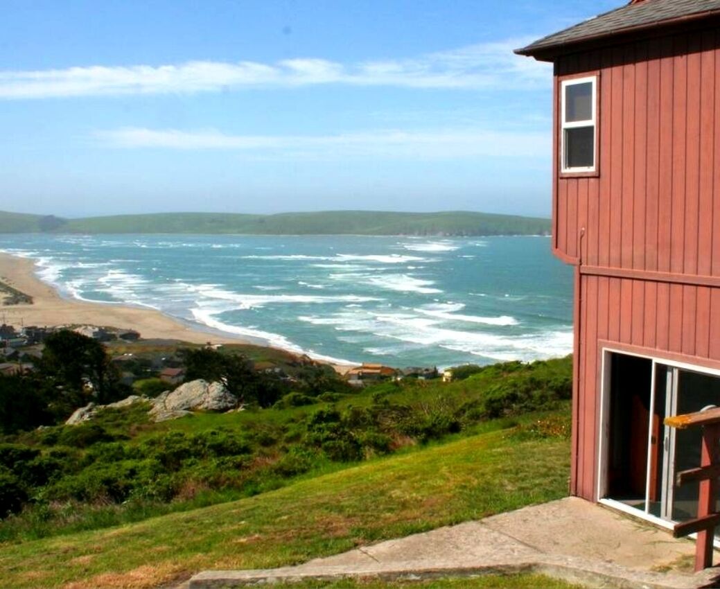 Abalone Alcove: Fun Beach Home!WiFi! Hot Tub/VIEWS/ Game room/PupOK/PoolTable
