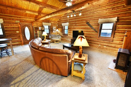 Private Hot Tub! Log Cabin on Quiet Street. Easy Drive to 6 Ski Areas, Dining