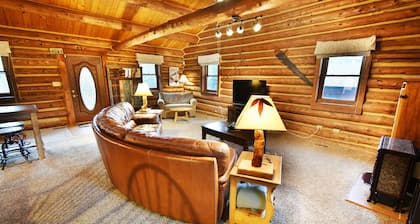 Private Hot Tub! Log Cabin on Quiet Street. Easy Drive to 6 Ski Areas, Dining