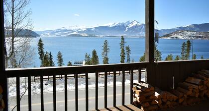 Pet Friendly on Lake! Walk to Amphitheater, Marina, Parks, Events. Big Deck
