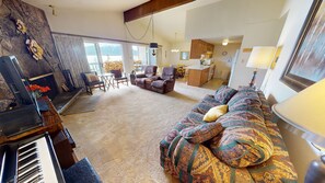 TV, fireplace - Pet Friendly! Lakefront, Top Floor, Deck. Walk to Park, Concerts, Marina (Dillon)