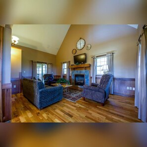 スマートテレビ、暖炉、DVD プレーヤー