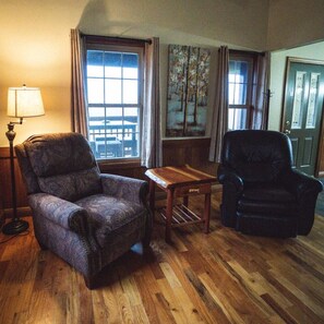Smart TV, fireplace, DVD player