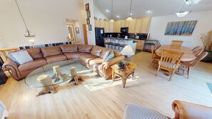 Fernseher, Kamin, DVD-Player
