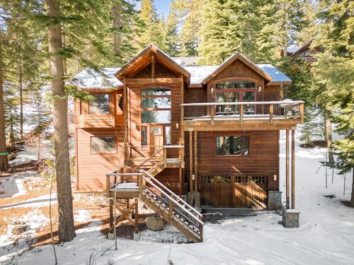 Rooney Ridge - Luxury 2600 Sq Ft, Cozy Fireplace, Family Room, Ping Pong Table!
