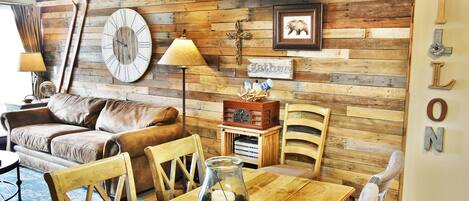 Televisión y chimenea