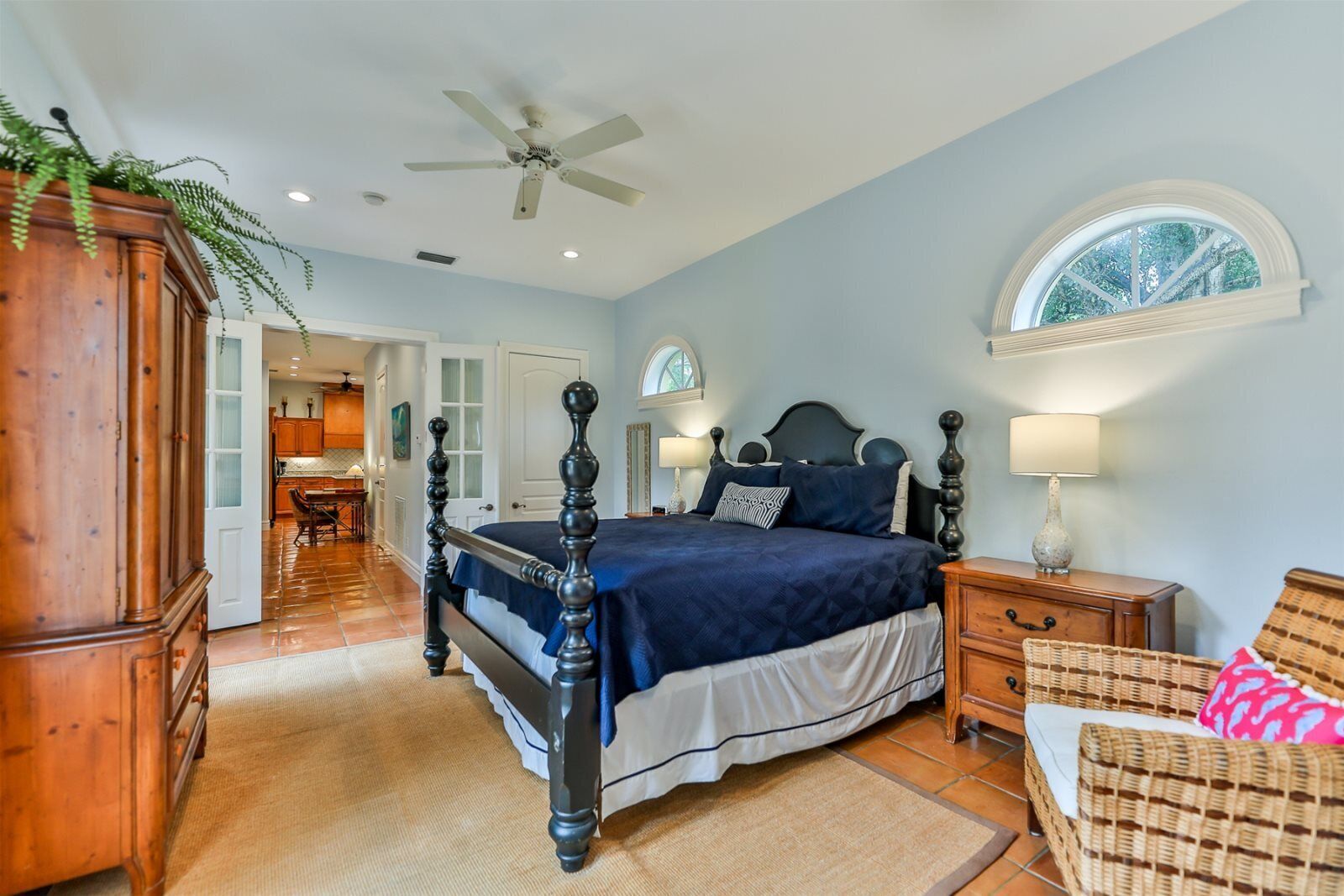 4 habitaciones, tabla de planchar con plancha y wifi gratis 