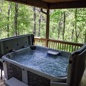 Outdoor spa tub - Couples Paradise - Hosted by The Chalets (Logan)