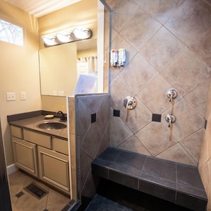 Towels - Couples Paradise - Hosted by The Chalets (Logan)