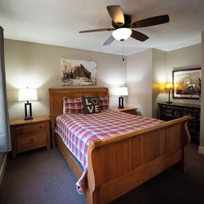 2 bedrooms, internet, bed sheets - Couples Paradise - Hosted by The Chalets (Logan)