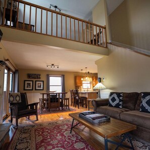 Smart TV, fireplace, DVD player - Couples Paradise - Hosted by The Chalets (Logan)