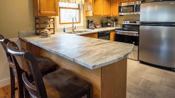 Fridge, microwave, oven, coffee/tea maker