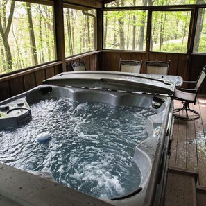 Bañera de hidromasaje al aire libre