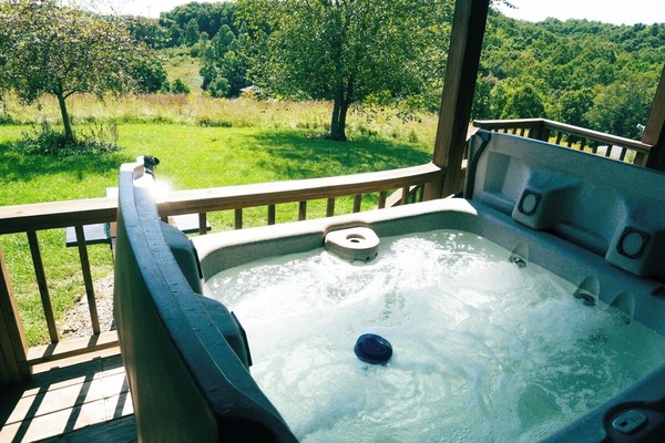 Bañera de hidromasaje al aire libre