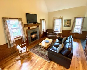 Smart TV, fireplace, DVD player - Deer Run - Hosted by The Chalets (Logan)