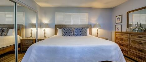 4 bedrooms, desk, iron/ironing board, WiFi