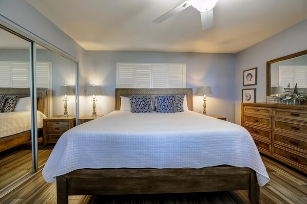 4 slaapkamers, een bureau, een strijkplank/strijkijzer, wifi (toeslag)