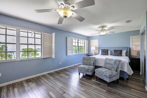 4 bedrooms, desk, iron/ironing board, WiFi