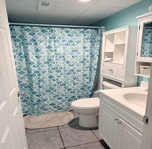 Ensemble douche/baignoire, serviettes fournies