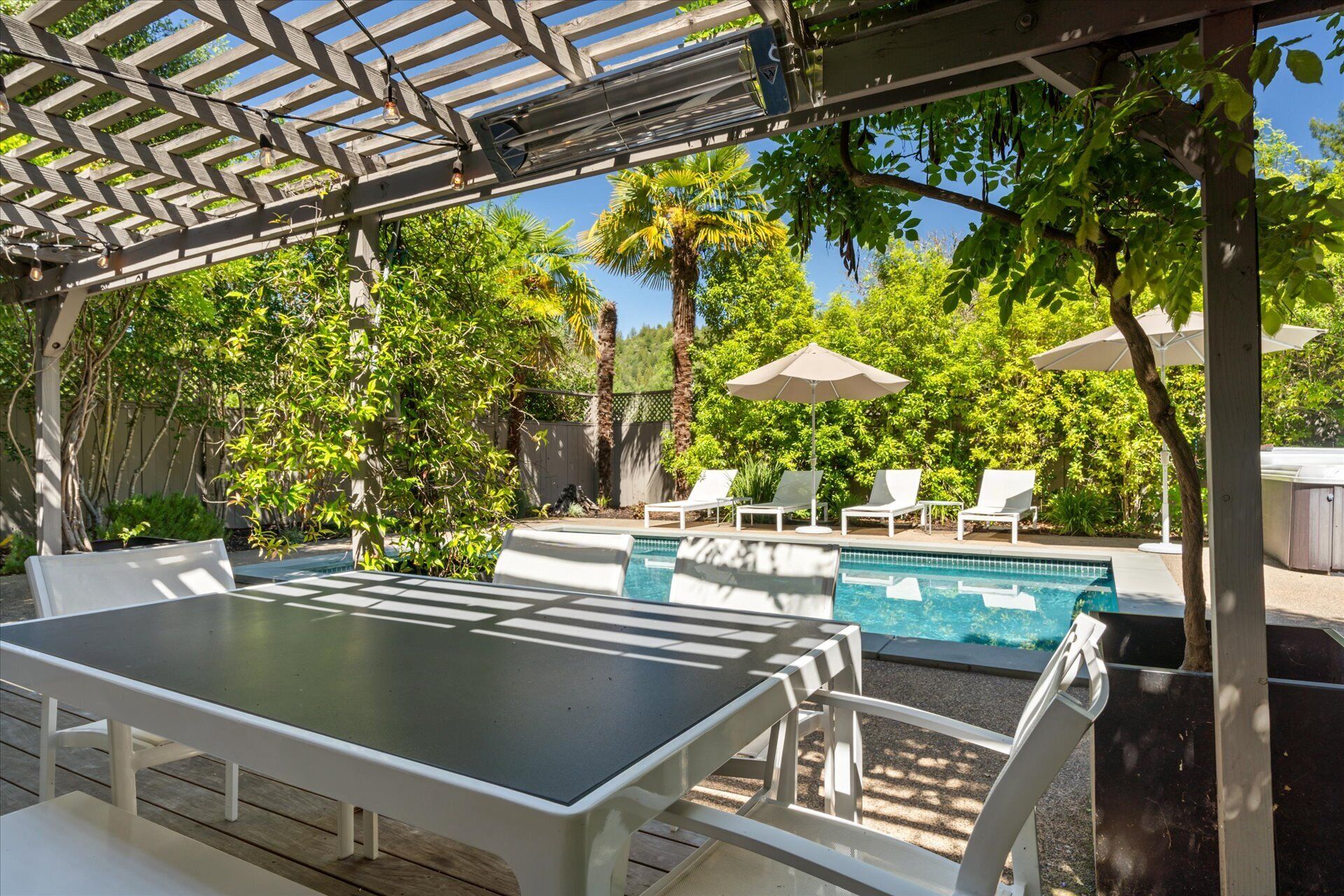 River Oasis: Chic, Romantic, Personal Resort! Pool! Sauna! Hot Tub! Bikes!