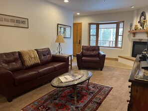 TV, fireplace - Pet-Friendly 1-Bedroom Condo With Pool, Hot Tubs (Mountain Village)